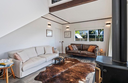 Mount Ruapehu Ski Area House | Pukawa Country Lodge - Pukawa Bay Holiday Home