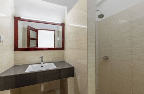 Entebbe Hotel | PULICKAL AIRPORT HOTEL