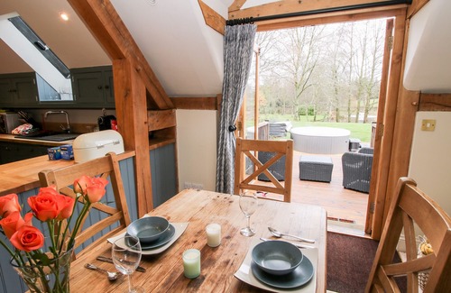 Montgomery Cottage | PULTHELEY COTTAGE, romantic, with hot tub in Churchstoke