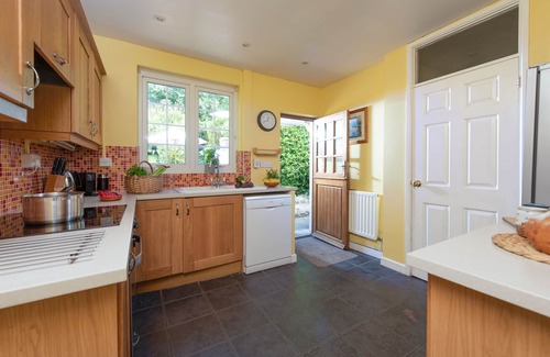 Gwithian House | Pump Cottage (Sleeps 10) - a house that sleeps 10 guests in 5 bedrooms