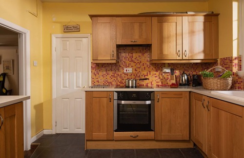 Gwithian House | Pump Cottage (Sleeps 10) - a house that sleeps 10 guests in 5 bedrooms