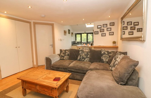 Cowbeech Cottage | PUMP HOUSE, pet friendly, luxury holiday cottage in Hellingly