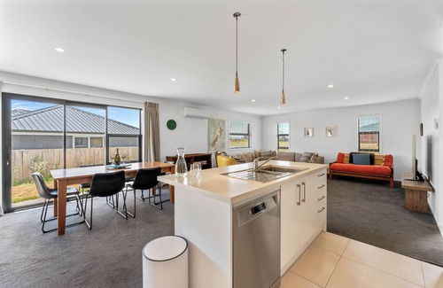 Wharewaka House | Puna Rise - Taupo Holiday Home