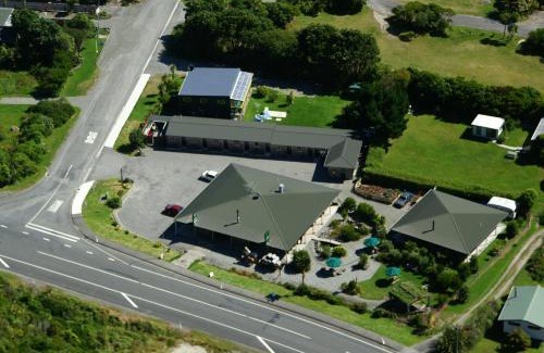 Punakaiki Hotel | Punakaiki Rocks Hotel & Garden Bar