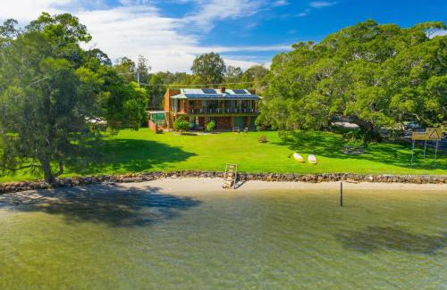Dunbogan House | Punt House - riverfront home with ramp access