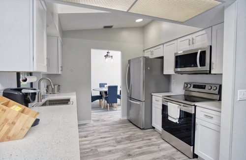 Deep Creek House | Punta Gorda Vacation Retreat with pool-15 minutes to downtown.
