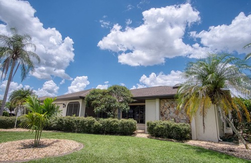 Deep Creek House | Punta Gorda Vacation Retreat with pool-15 minutes to downtown.