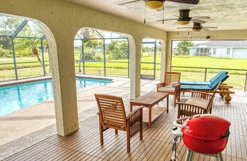 Deep Creek House | Punta Gorda Vacation Retreat with pool-15 minutes to downtown.