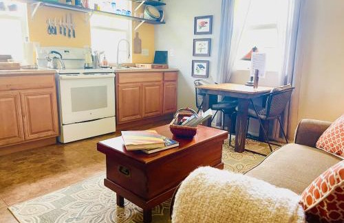 Royal Hawaiian Estates House | Puolani Iki-Sweet lil cottage near National Park