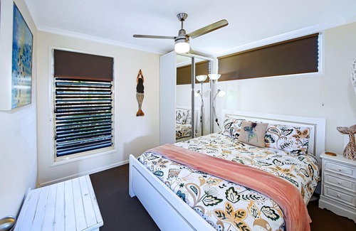 Coolum Beach House | Puppies&Pancakes Large yard fur babies inside ok