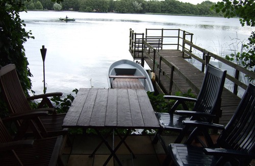 Wunsdorf House | Pure idyll: own fishing and jetty, boat, lake access