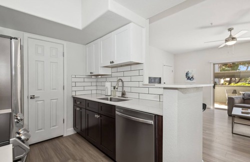 Sierra Verde at Arrowhead Ranch Apartment | Pure Suites Furnished 2 Bed Glendale Gym Pool
