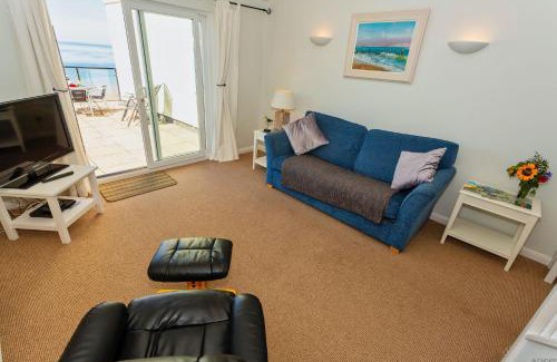 Putsborough House | PUTSBOROUGH CLIFTON COURT 17 1 Bedroom