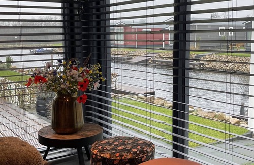 Eernewoude Ski Chalet | PUUR Eernewoude luxury cabin on open water in the Alde Feanen
