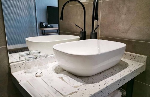 Buji Hotel | Puyue Hotel - Shenzhen East Railway Station Buji Metro Station