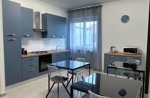 Campobasso Apartment | Puzzle Rooms - Purple Room