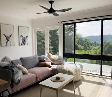 Currumbin Valley Villa | Pvc