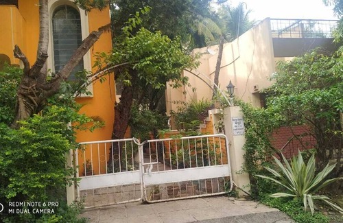 Kothrud House | Pvt AC room in Pvt bungalow + Garden + Sitout with nature view, Pune