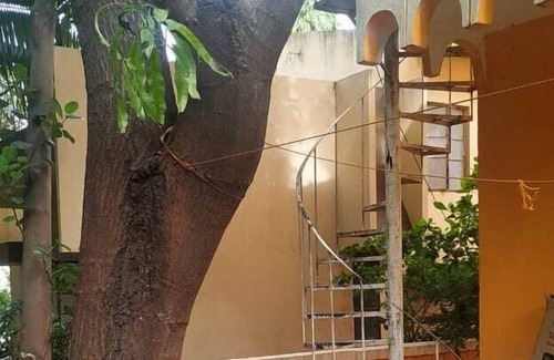 Kothrud House | Pvt AC room in Pvt bungalow + Garden + Sitout with nature view, Pune