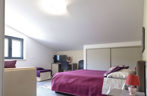 Campolattaro House | Quadruple Room Delux - Bedroom with lake view