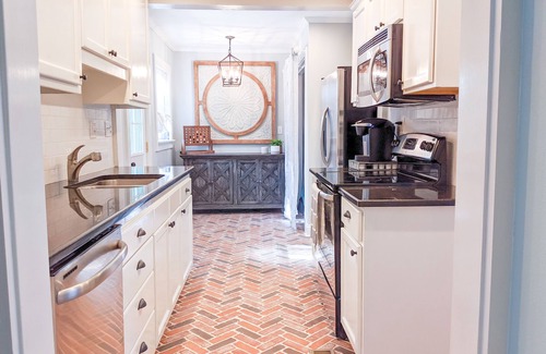 Thomasville House | QUAIL COTTAGE - 2 Bed home 4 blocks from downtown Thomasville
