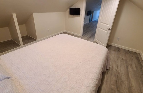 Childersburg House | Quaint 1 bedroom upstairs loft, new construction in 2021, 8 mins from Sylacauga.