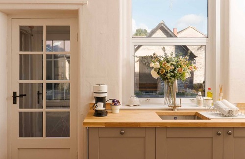 Ashford-in-the-Water Cottage | Quaint 2 bedroom cottage in the picturesque village of Ashford-in-the-Water.