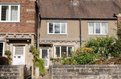 Ashford-in-the-Water Cottage | Quaint 2 bedroom cottage in the picturesque village of Ashford-in-the-Water.