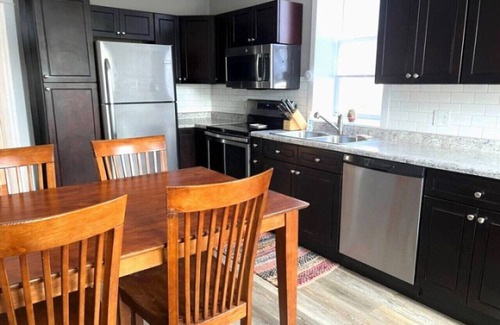 St. Louis Apartment | Quaint 2 Bedroom Flat with Office
