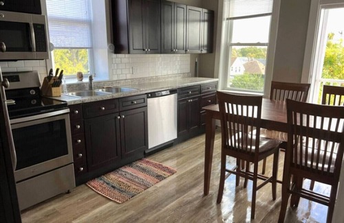 St. Louis Apartment | Quaint 2 Bedroom Flat with Office