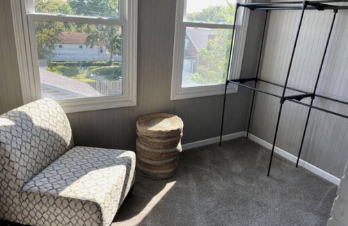 St. Louis Apartment | Quaint 2 Bedroom Flat with Office