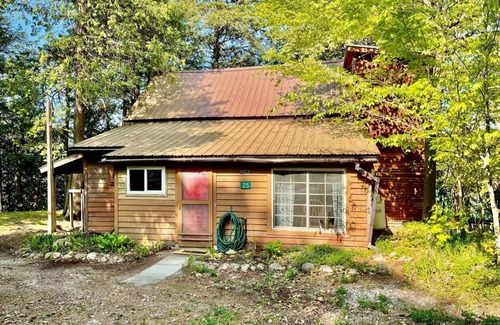 Town of Fowler House | Quaint 4 bedroom 2 bathroom cottage on the lake