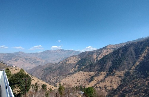 Kotgarh House | Quaint 4-bedroom house in Kumarsain with stunning mountain views