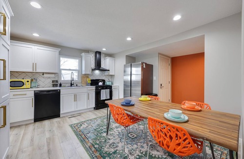 Shelbyville House | Quaint and colorful with fun amenities!