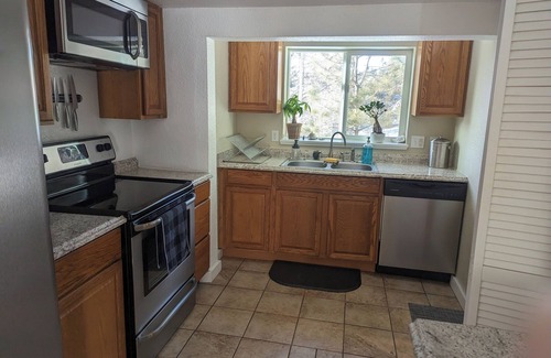 Cripple Creek Cabin | Quaint and quirky woodland cottage - 2 bedrooms 1 bath