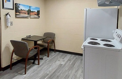 Waveland Apartment | Quaint Apartment - 10 Min from Turkey Run and Shades, Pet Friendly