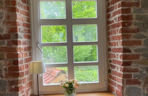 Detmold House | Quaint apartment with fireplace and sauna
