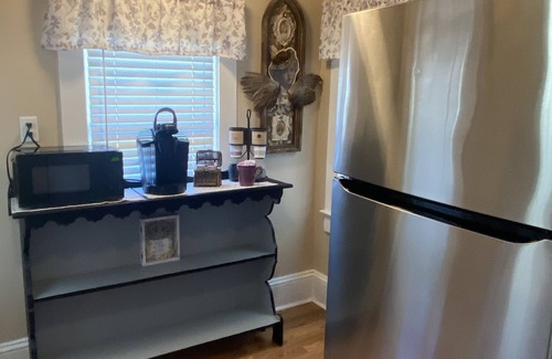 DeLand House | Quaint Bungalow walking distance to downtown DeLand, 2 weeks maximum Stay