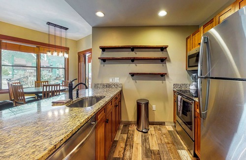 Copper Mountain Village Condo | Quaint condo w/private balcony, shared hot tub & fitness center - Walk to lifts