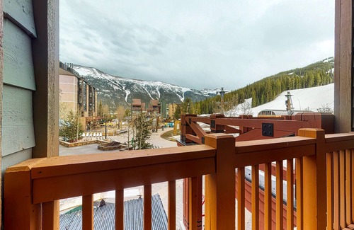 Copper Mountain Village Condo | Quaint condo w/private balcony, shared hot tub & fitness center - Walk to lifts