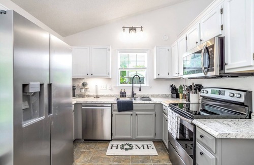Holly Springs Cottage | Quaint Cottage of Holly Springs