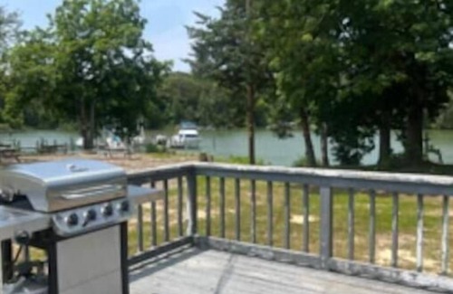 Lancaster House | Quaint Cottage on Myer Creek