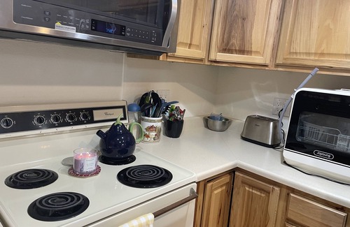 Houghton Lake House | Quaint Cottage with lake access.