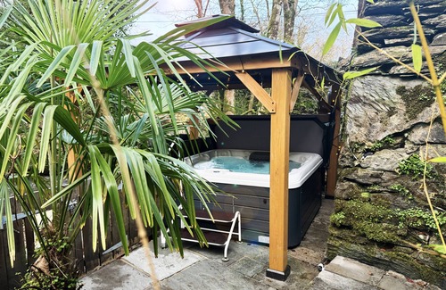 Prenteg Cottage | Quaint Cottage with Hot Tub