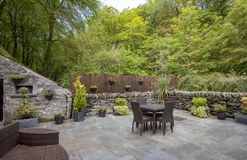 Prenteg Cottage | Quaint Cottage with Hot Tub