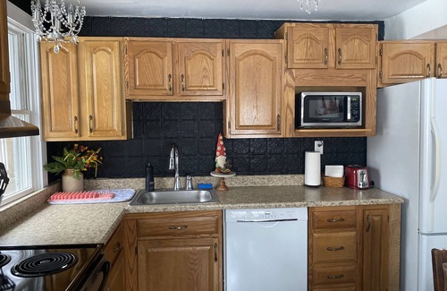 Middletown House | Quaint country house nestled in the woods