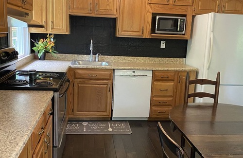 Middletown House | Quaint country house nestled in the woods