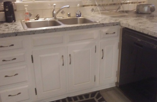 Buechel House | Quaint & Cozy 4 Bedroom/with attached garage -now with 2-night stays
