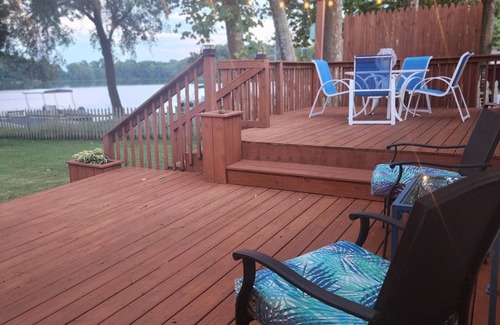 Howe Cottage | Quaint cozy cottage nestled on the quiet shores of Pigeon Lake in Howe