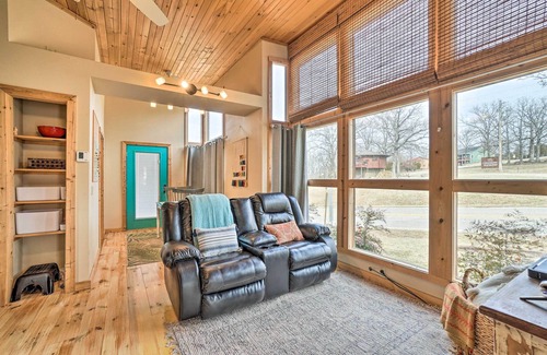 Diamond City Apartment | Quaint Diamond City Studio - Walk to Lake!